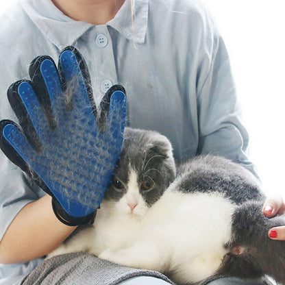 Gant de toilettage et de massage pour chat Kitty Glove 🤍 Moins de poils, plus de caresses en un seul geste !  🤚✋